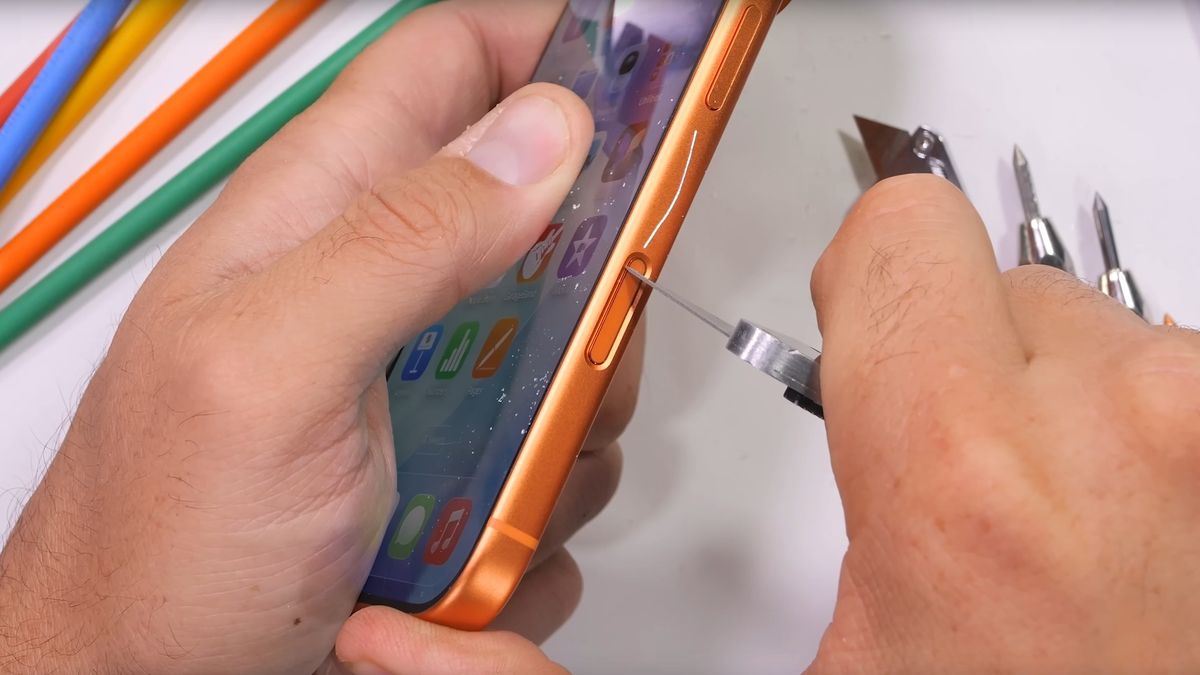 Apple rompe su silencio sobre su polémica con los rayones del iPhone 17 Pro y ofrece una solución: «La limpieza las elimina»