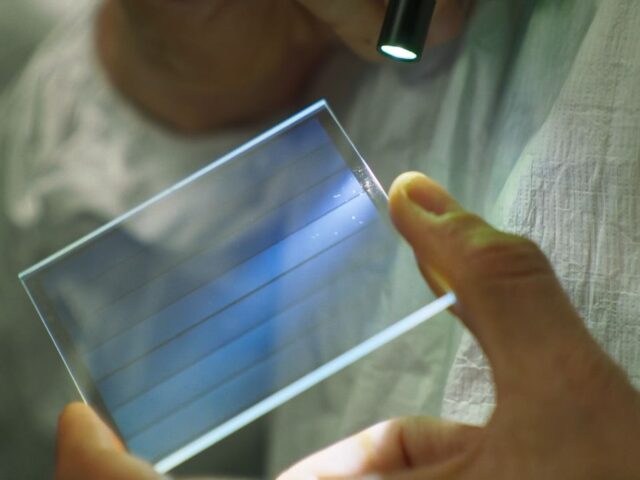 Adiós a los USB, tarjetas de memoria y discos duros, llega el cristal indestructible que puede guardar archivos de forma ilimitada