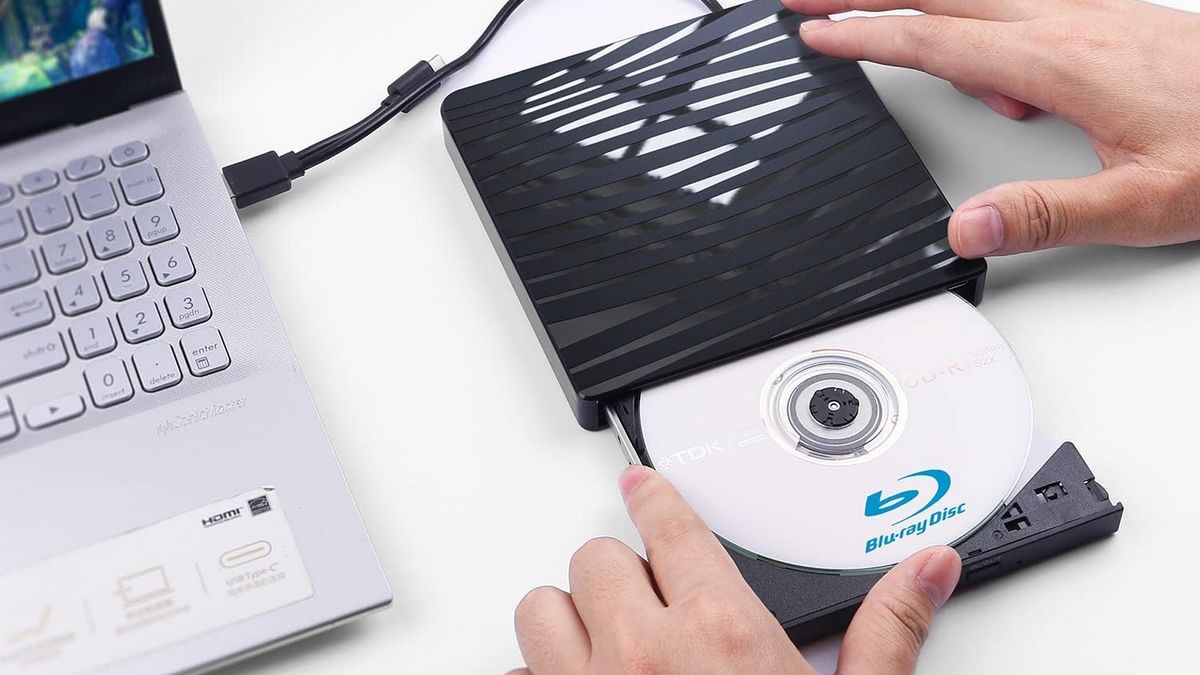 La muerte de Windows 10 provoca algo insólito: en Japón se han vuelto locos por comprar lectores de Blu-ray para sus PC