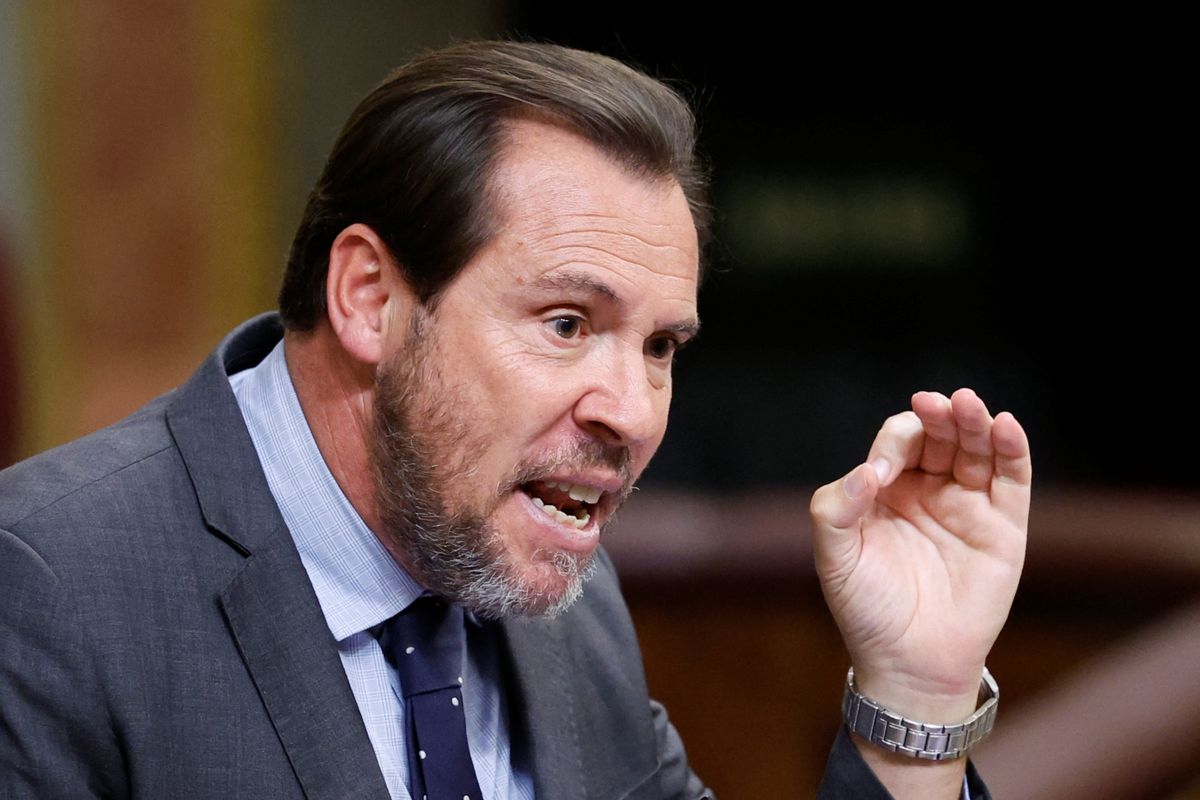Óscar Puente, ministro de Transportes, humillado por la IA de Elon Musk: «Es más puntual bloqueando tuiteros que los trenes de Renfe llegando a su destino»