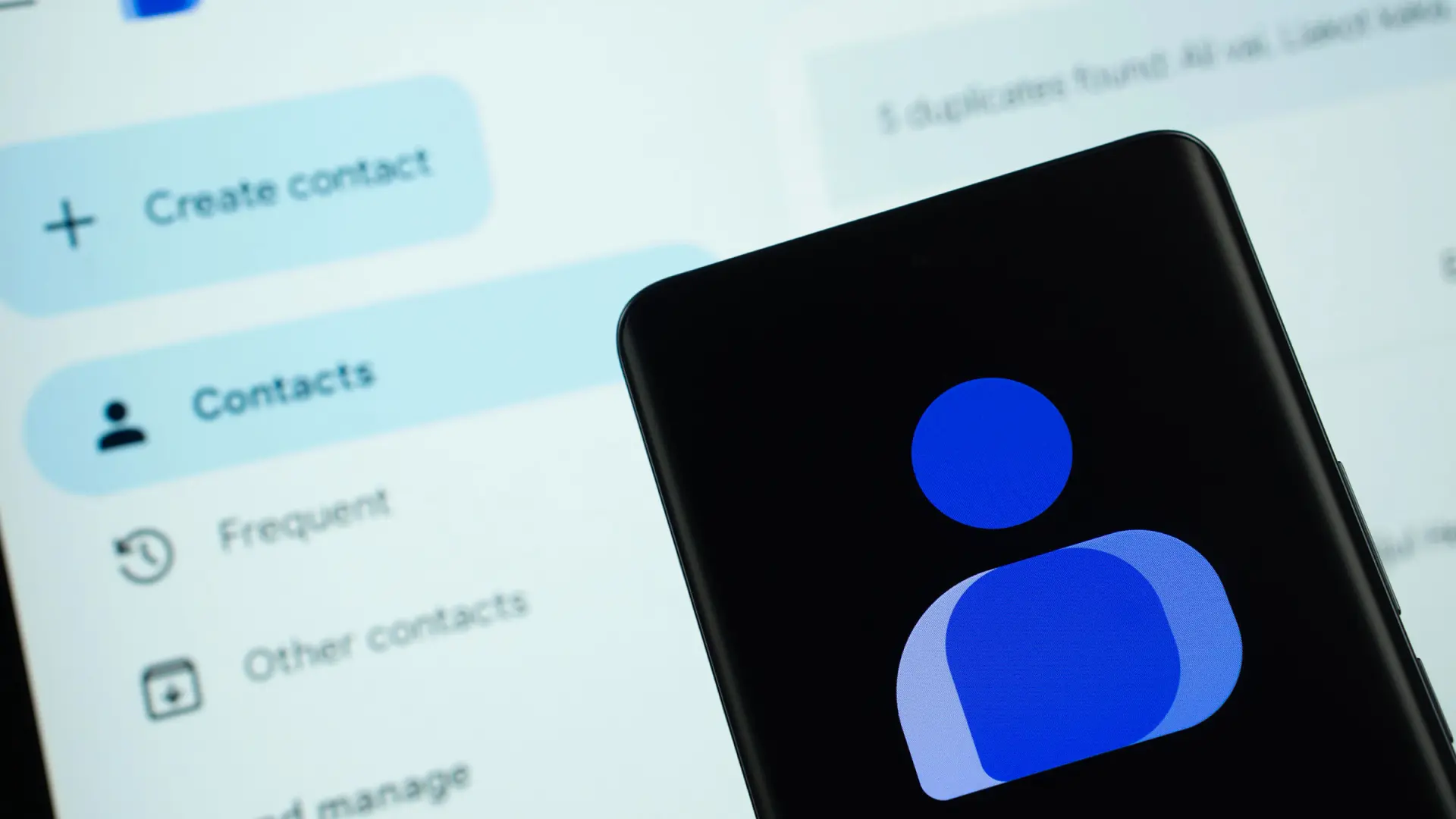 Contactos de Google se renueva: ahora podrás elegir qué información compartes con un simple toque
