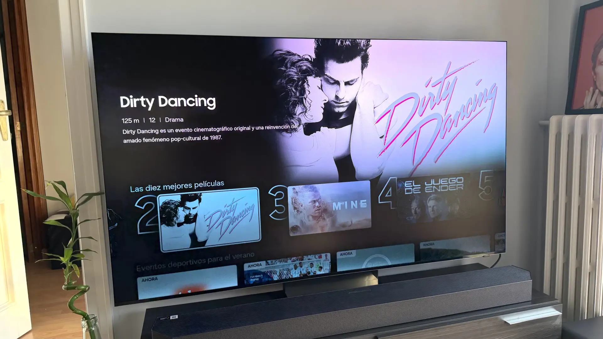 Con el televisor Samsung Micro RGB R95H he pasado de melómana a futbolera en semanas por su calidad de imagen, aunque en sonido no se queda corta