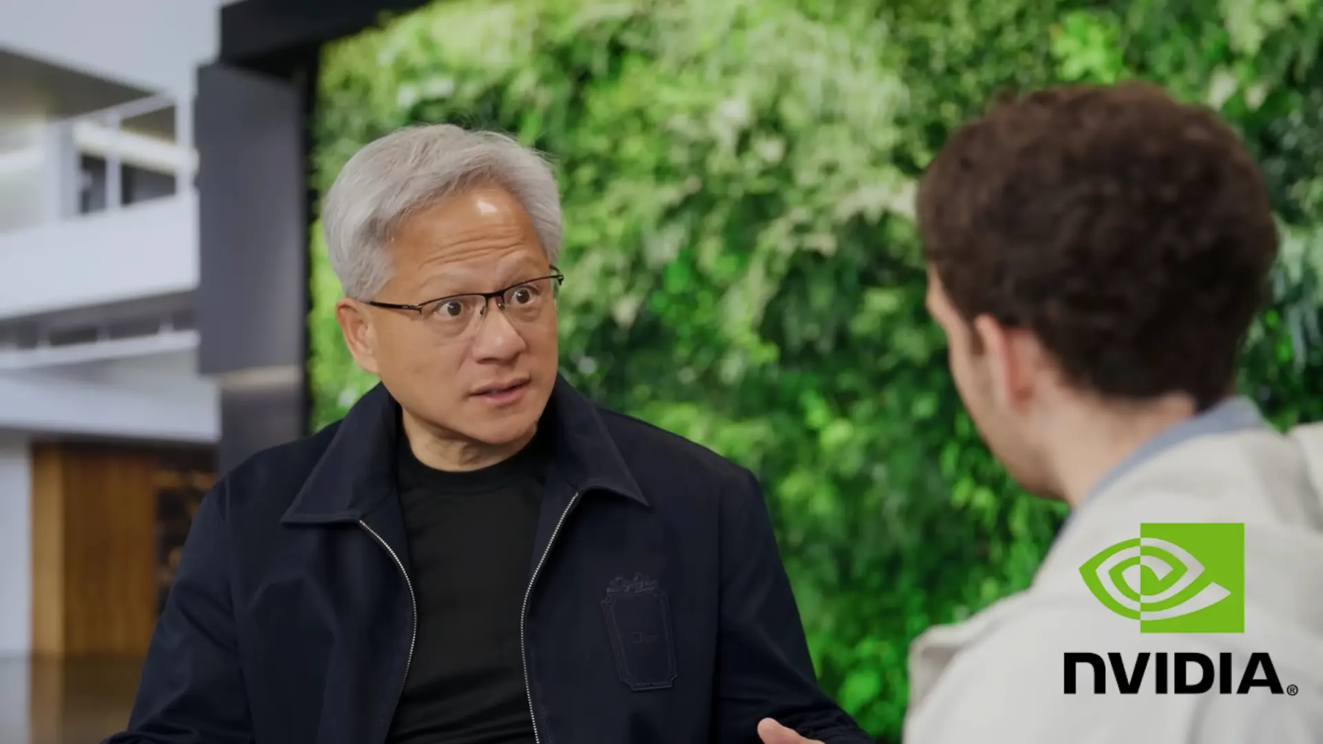 Jensen Huang, CEO de Nvidia: «Una persona inteligente se vuelve muy útil cuando la exponemos a información particularmente importante, el acceso a la información es crucial»