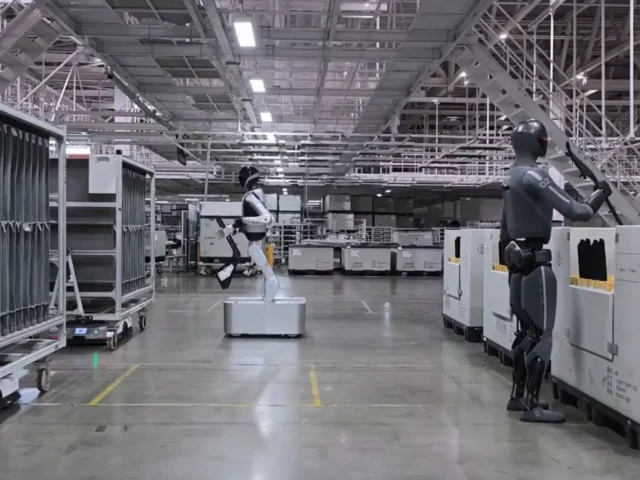 Xiaomi ya entrena robots humanoides en una fábrica real: trabajan al ritmo de una línea de coches y aciertan el 98% de las veces