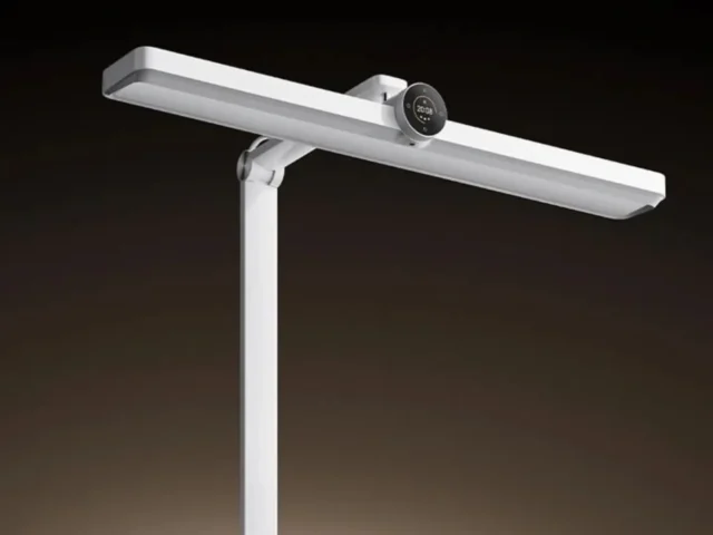 Xiaomi reinventa el flexo de escritorio de toda la vida: 1650 lux, sensor de radar, iluminación ambiental y ajuste automático de brillo